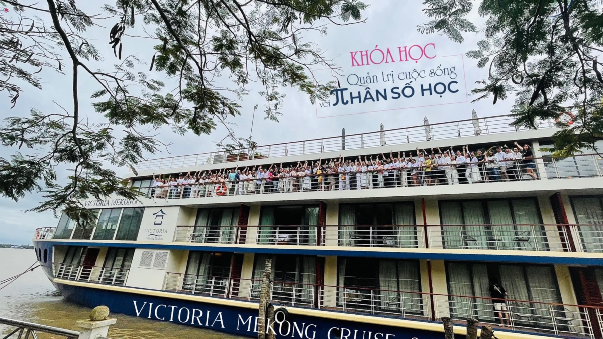 MC Quỳnh Hương cùng các học viên lớp Nhân số học trên Du thuyền Mekong Cruise lần thứ 7 vừa quen thuộc vừa lạ lẫm
