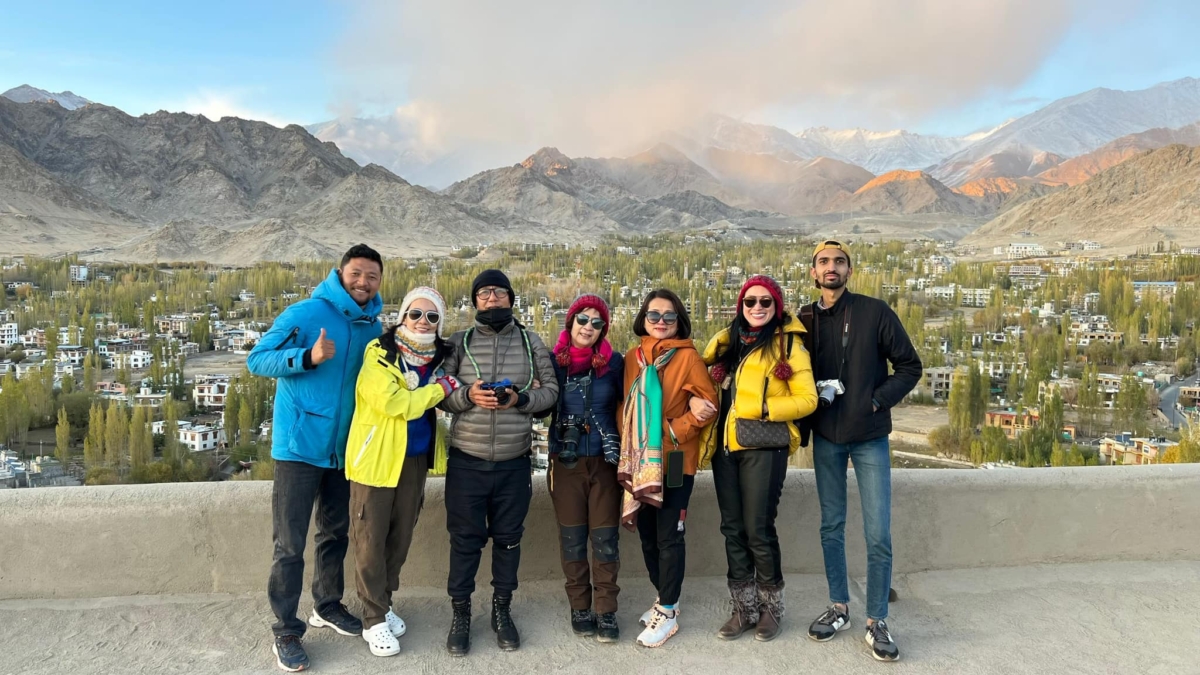 MC Quỳnh Hương cùng các anh chị em đi khảo sát tại Ladakh