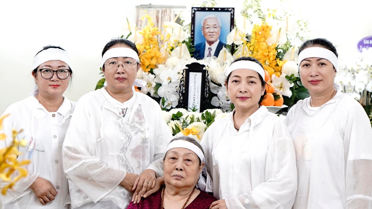 MC Quỳnh Hương cùng các chị em tiễn đưa Cha, thân thương gọi là anh Ba Chung, đến chùa Hội Long
