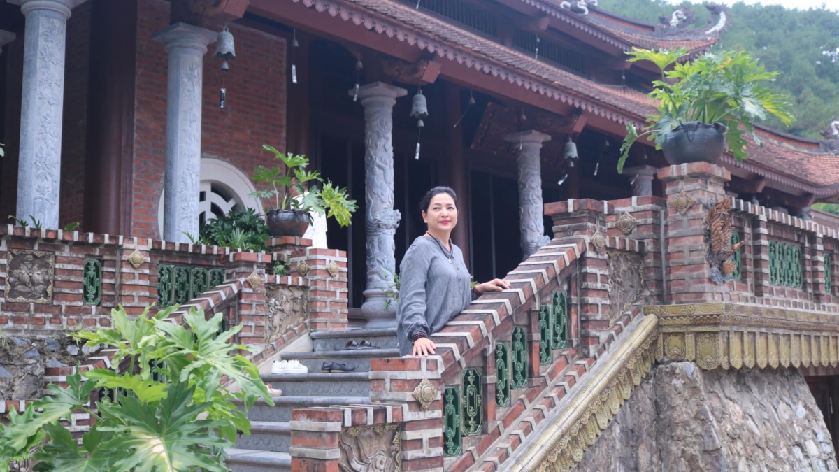MC Quỳnh Hương đi khảo sát chùa Địa Tạng Phi Lai và chùa Tam Chúc