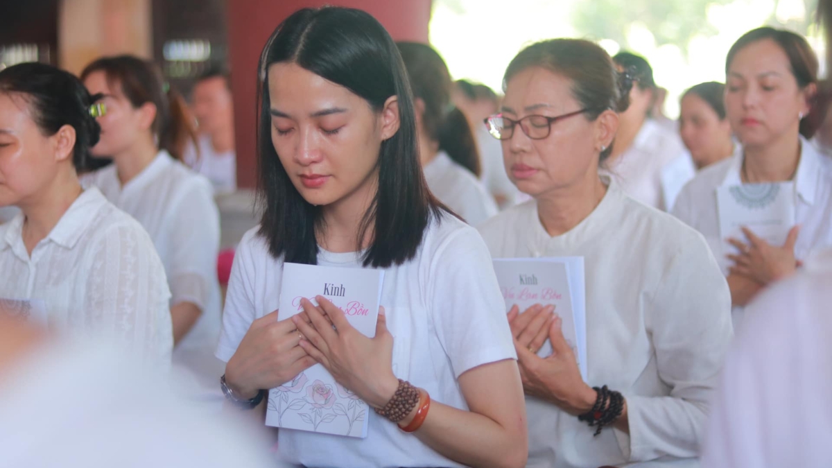 HƯỚNG VỀ MÙA VU LAN: NHỮNG NIỆM LÀNH HỒI HƯỚNG CHO CHA MẸ